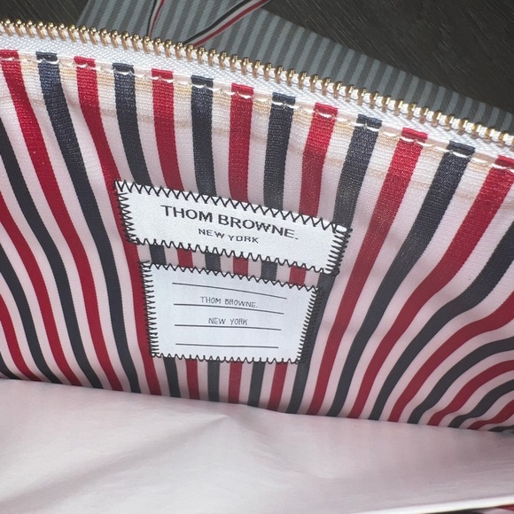 THOM BROWNE
Black Small Zip Document Holder - Picture 4 of 10